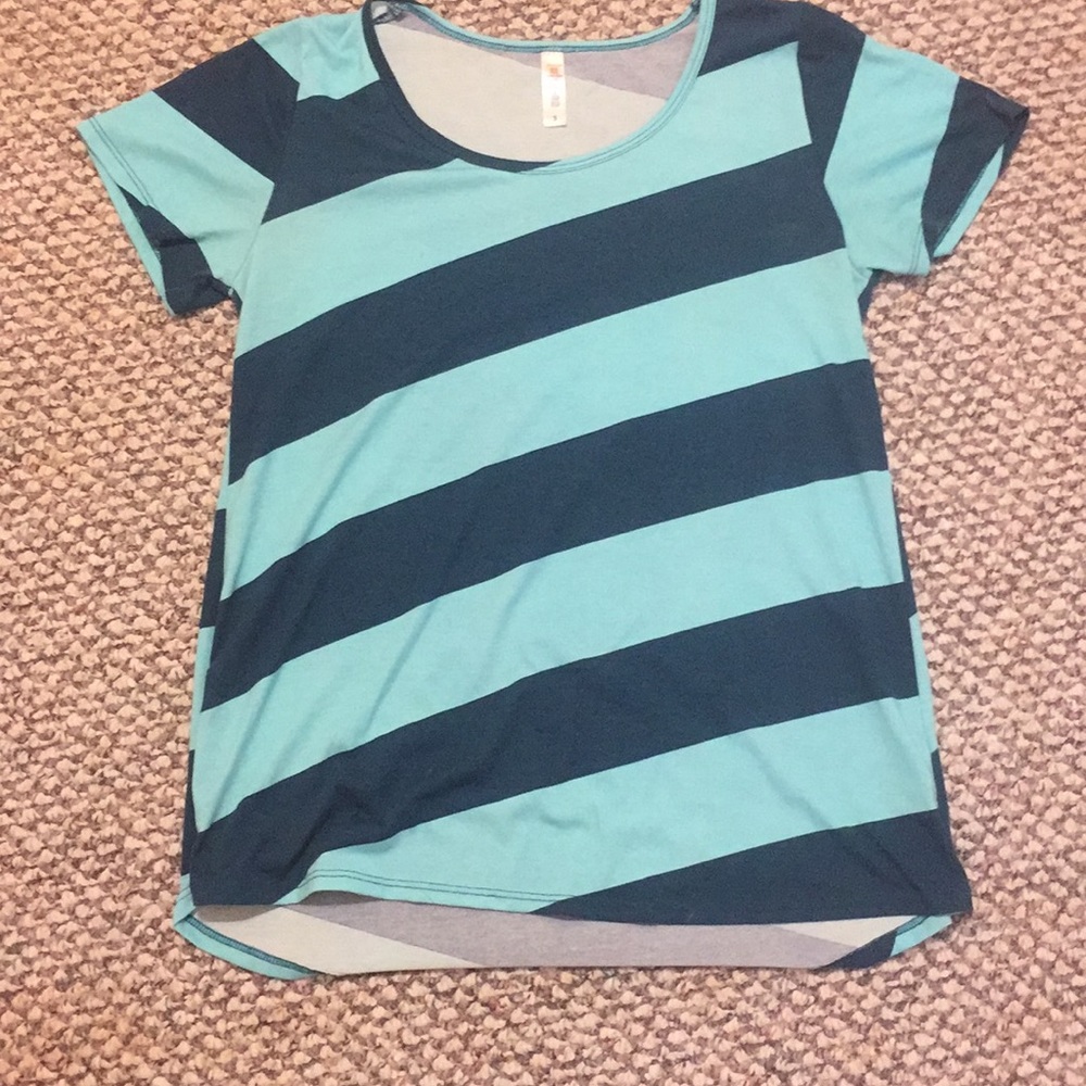 LuLaRoe Classic T size small